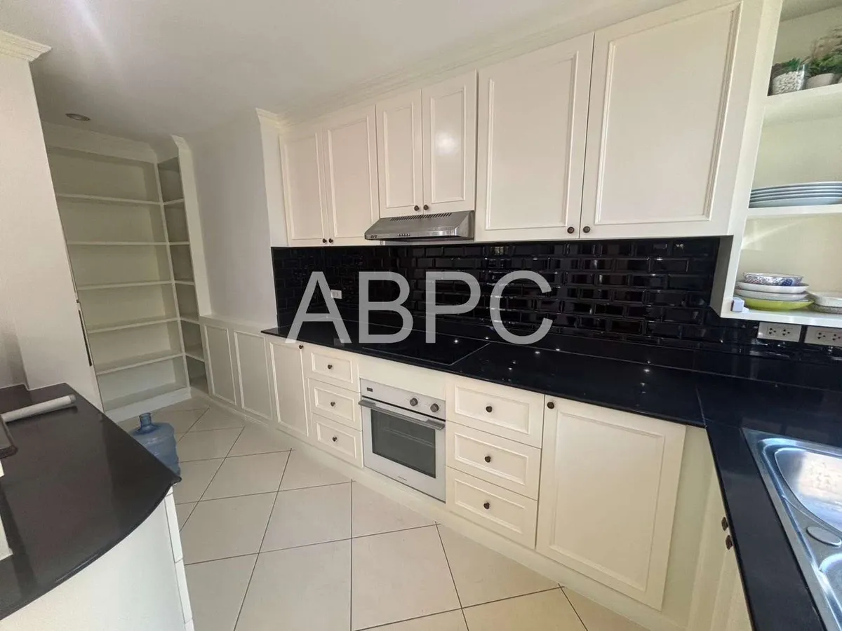 3 Bedroom 4 Bathroom in East Pattaya photo 4