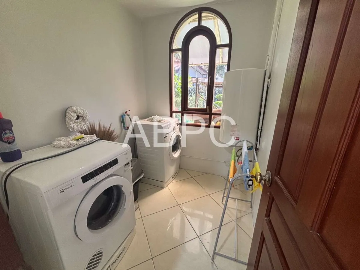 3 Bedroom 4 Bathroom in East Pattaya photo 7