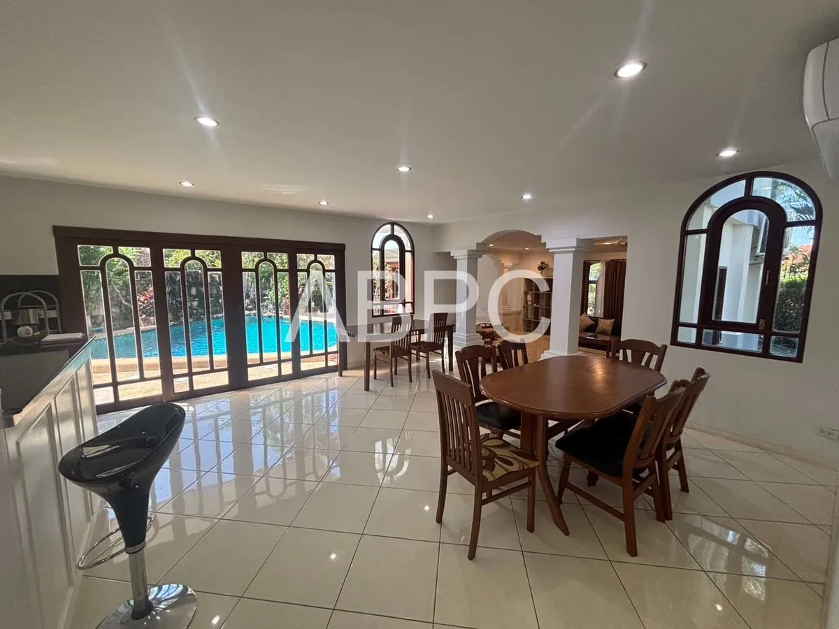 3 Bedroom 4 Bathroom in East Pattaya photo 8