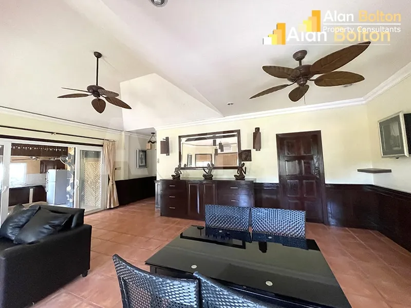 4 Bed 3 Bath in East Pattaya HR2872 photo 3