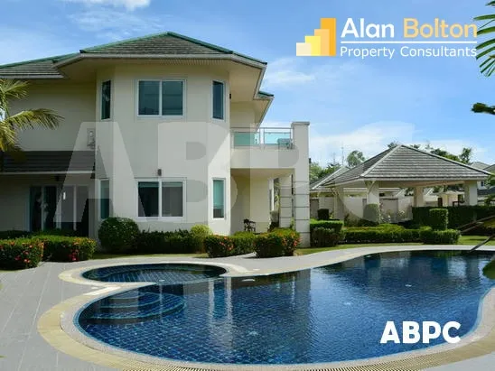 5 Bed 6 Bath in East Pattaya HR2924