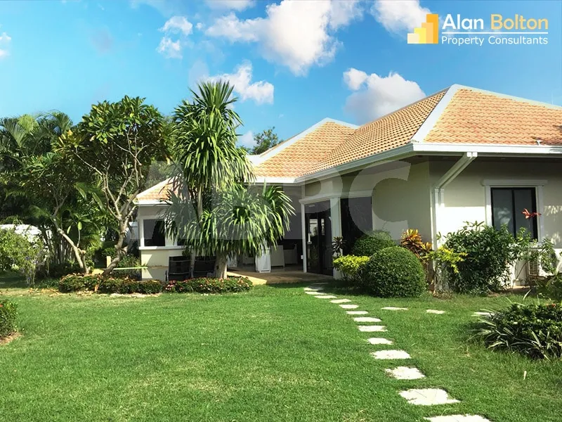 3 Bed 4 Bath in Jomtien HR2932