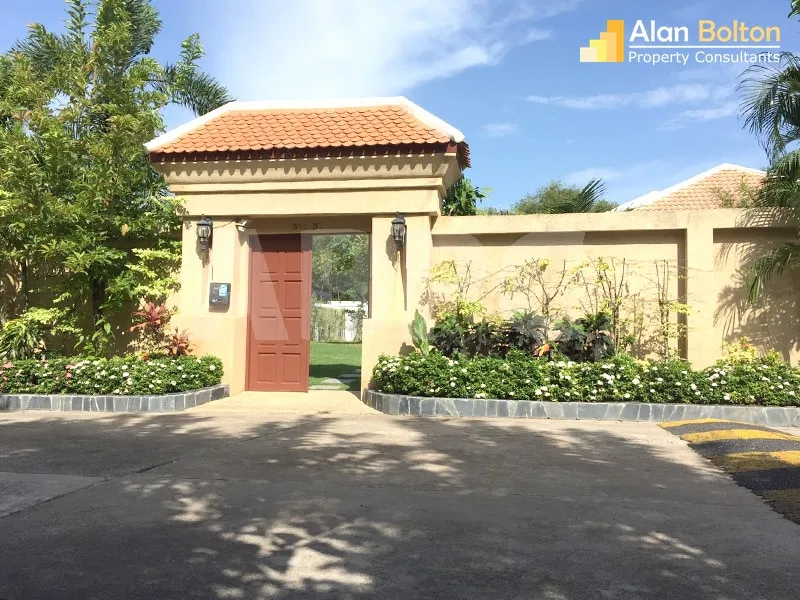 3 Bed 4 Bath in Jomtien HR2932 photo 16