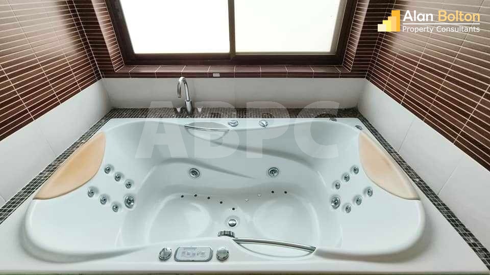 4 Bed Pool Villa in Jomtien photo 13