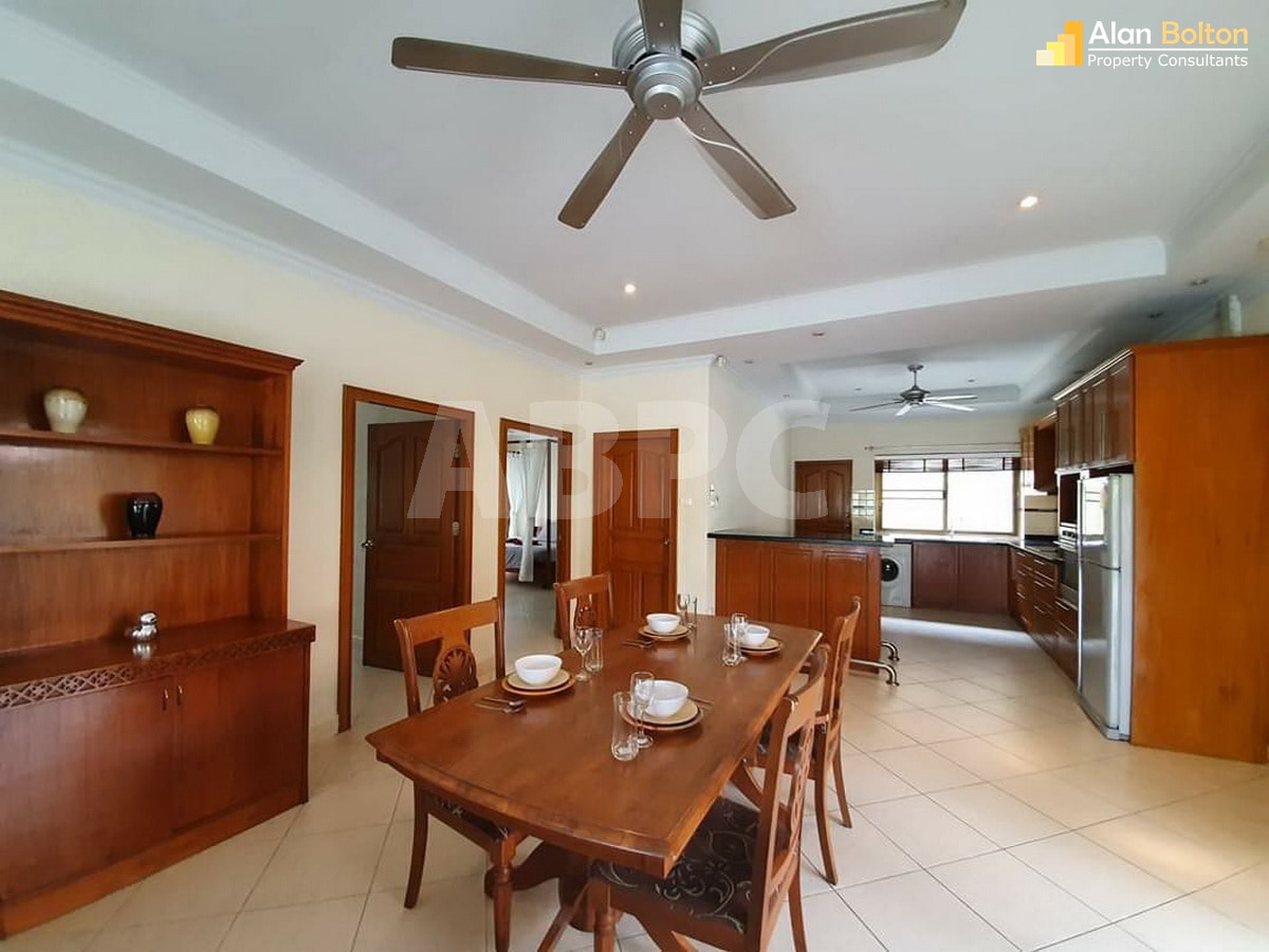 4 Bed Pool Villa in Jomtien photo 10