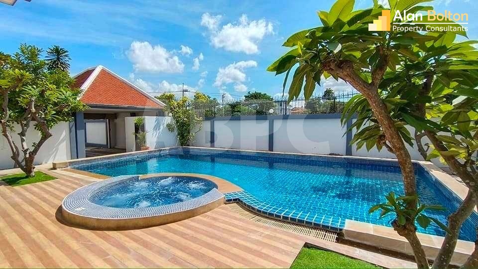 4 Bed Pool Villa in Jomtien photo 18