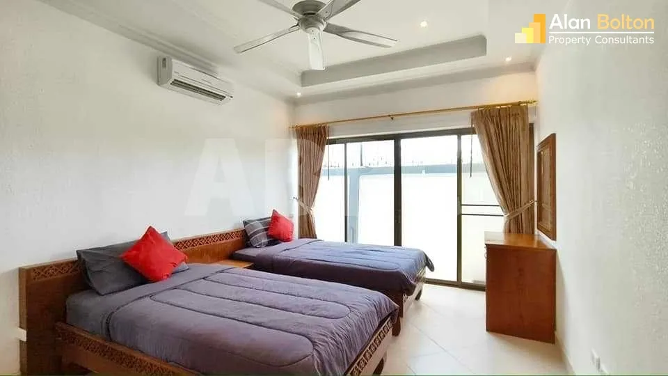 4 Bed Pool Villa in Jomtien photo 3
