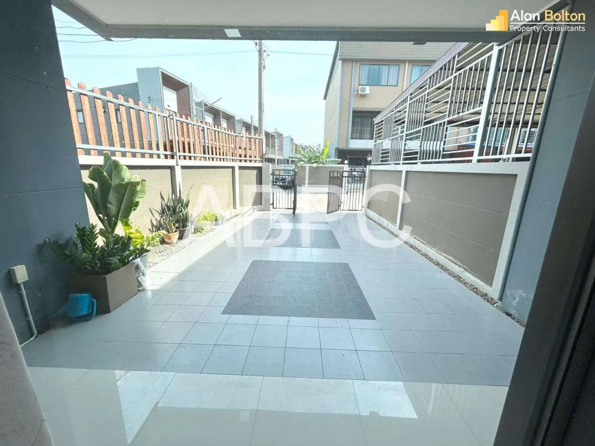 3 Bed 3 Bath in East Pattaya HR2958 photo 12