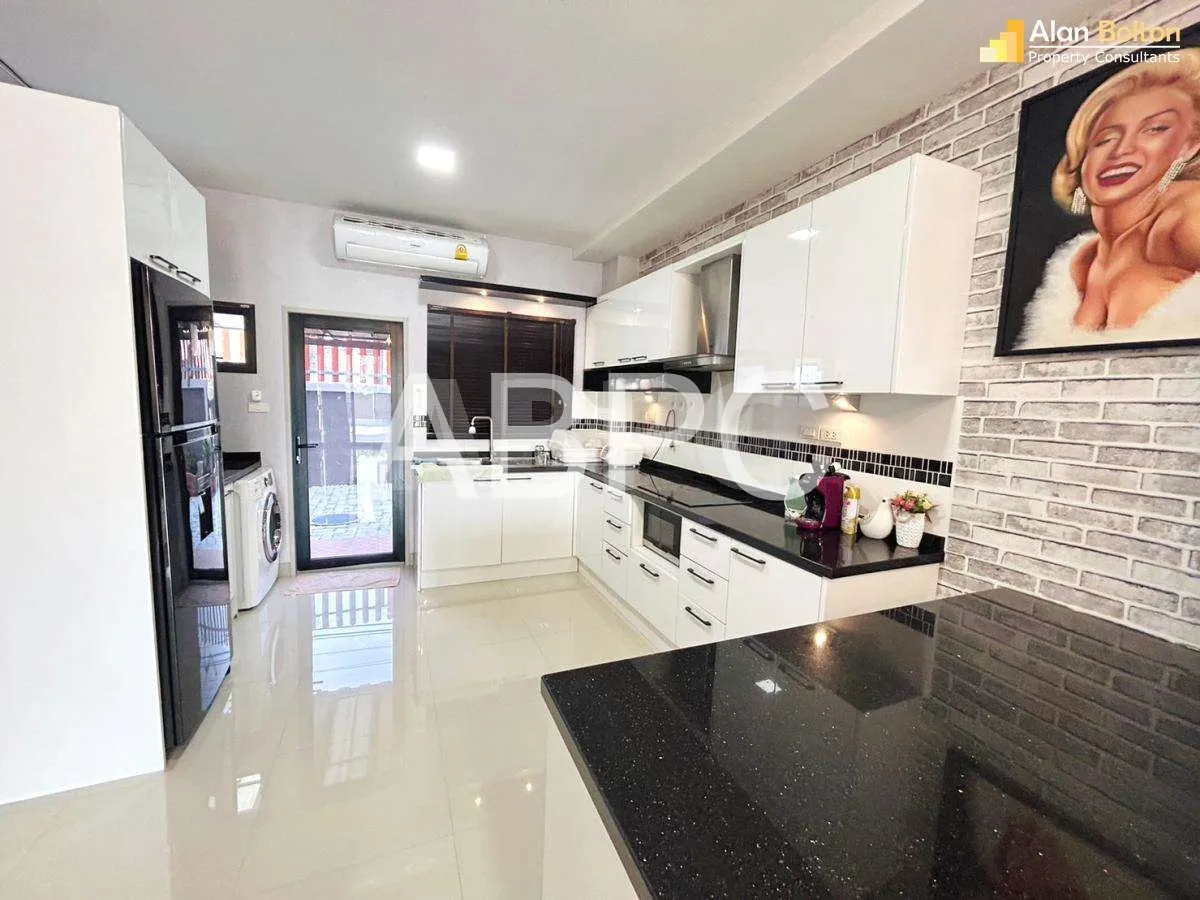 3 Bed 3 Bath in East Pattaya HR2958 photo 8