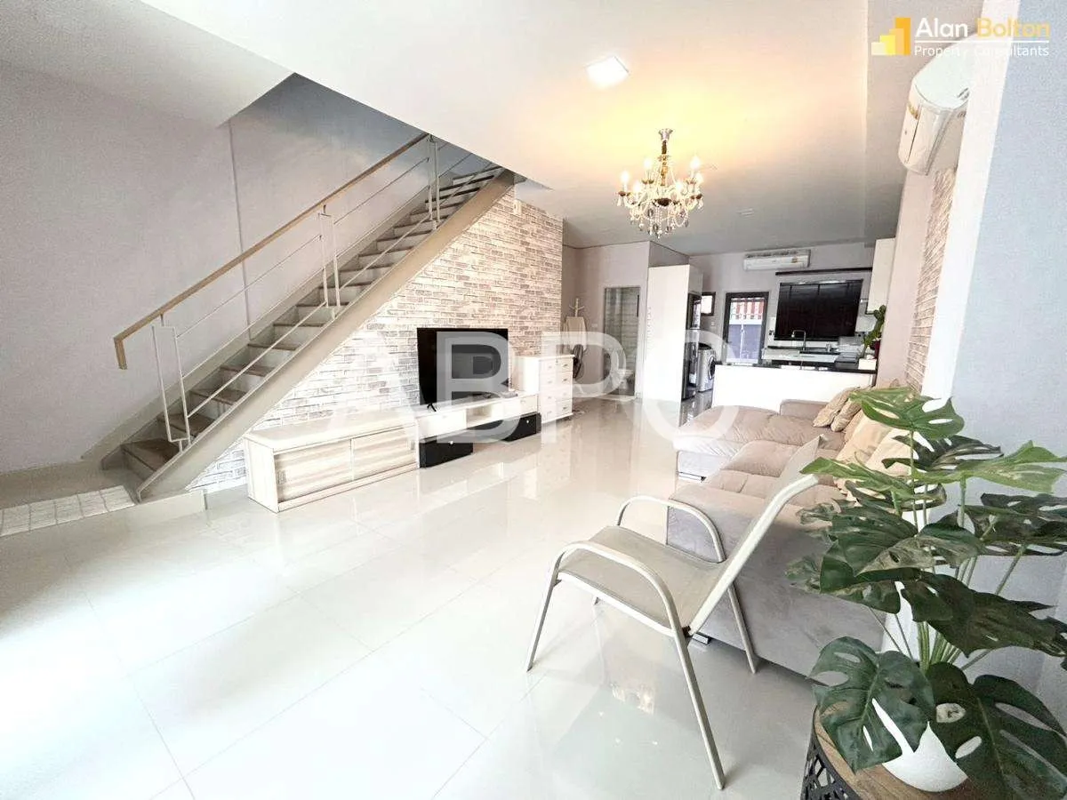 3 Bed 3 Bath in East Pattaya HR2958 photo 10