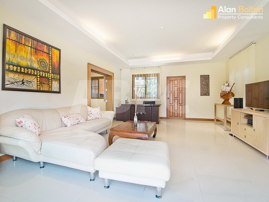 5 Bed 4 Bath in Jomtien HR2967 photo 3