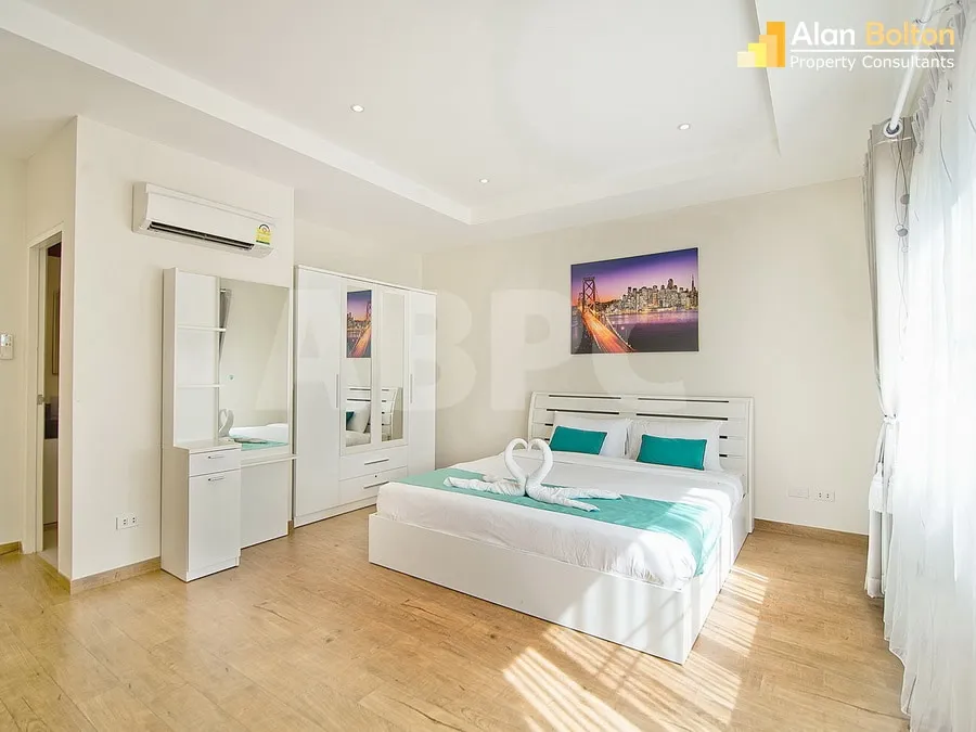 7 Bed 8 Bath in Jomtien HR2968 photo 3