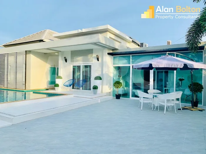 4 Bed 4 Bath in East Pattaya HR3001