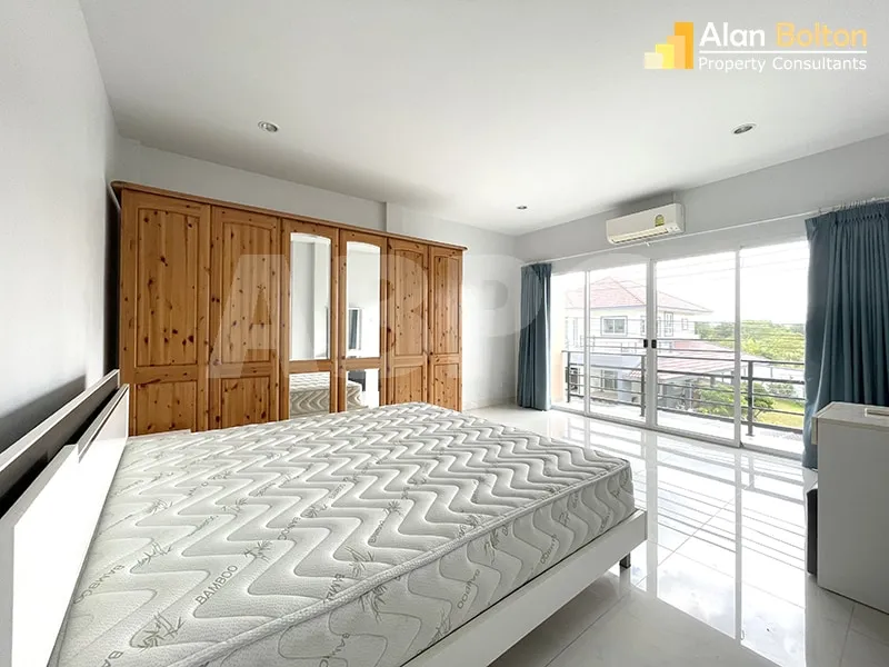 3 Bed 3 Bath in East Pattaya HR3035 photo 4