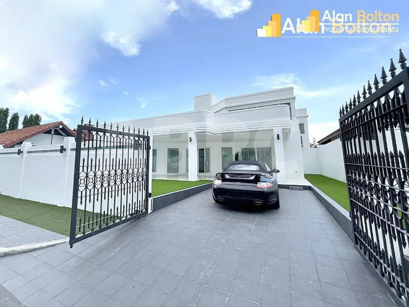 4 Bed 4 Bath Pool Villa in Jomtien