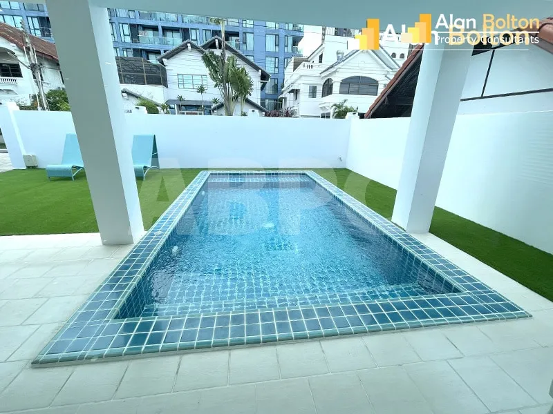 4 Bed 4 Bath Pool Villa in Jomtien photo 12
