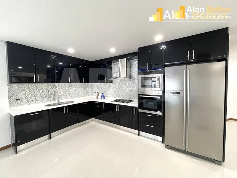 4 Bed 4 Bath Pool Villa in Jomtien photo 10