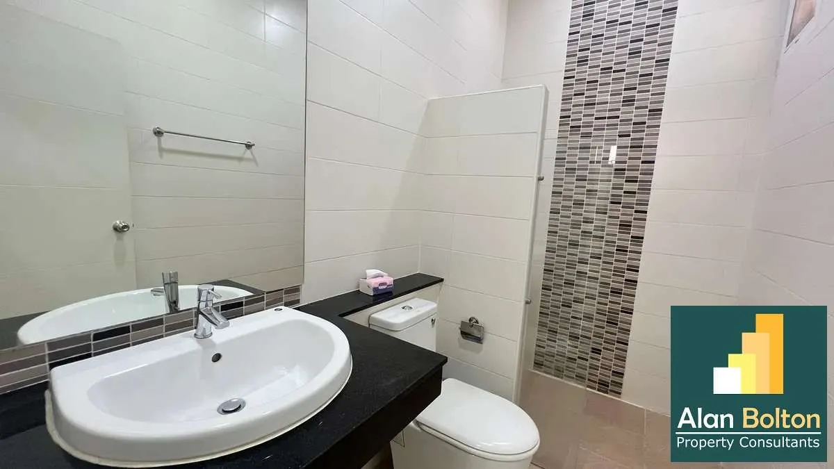 Cheap 3 Bed in Sirisa 16 in East Pattaya photo 9