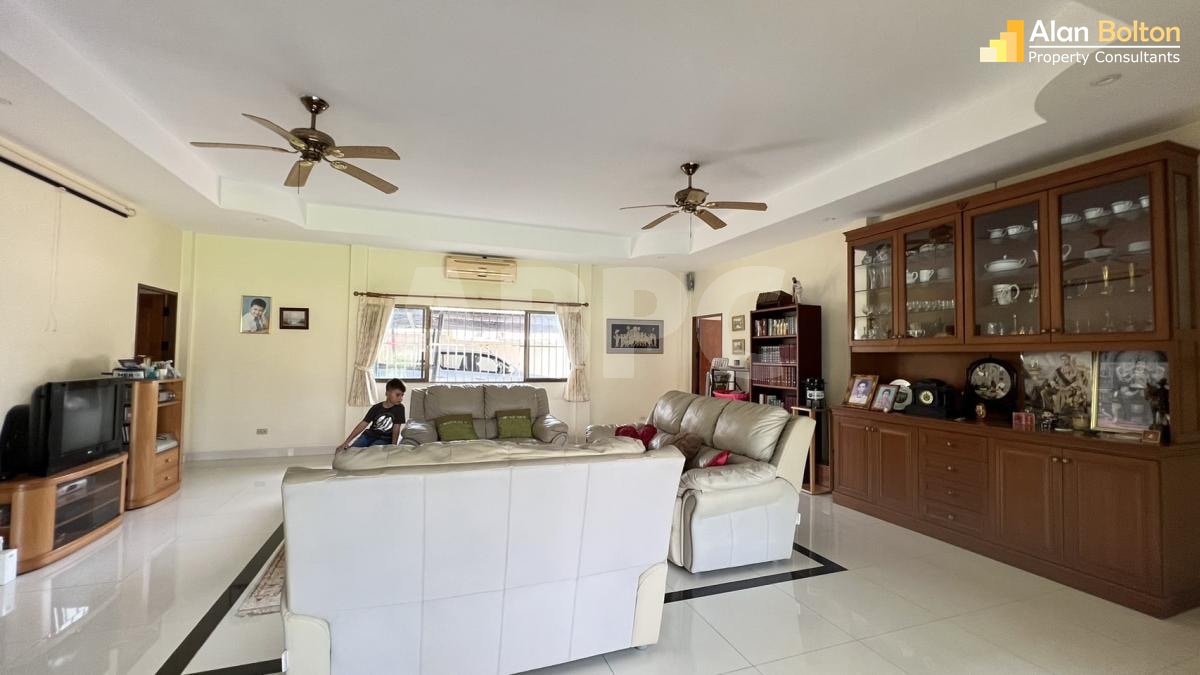4 Bed 5 Bath in East Pattaya HS2117 photo 15