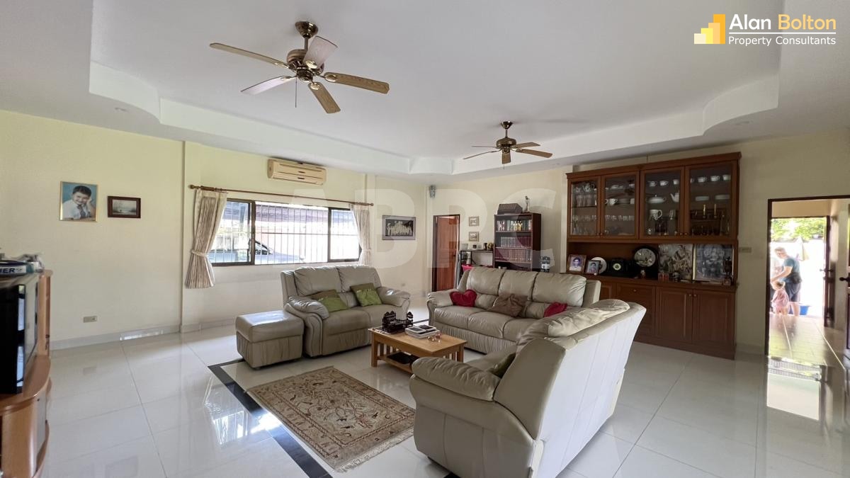 4 Bed 5 Bath in East Pattaya HS2117 photo 16