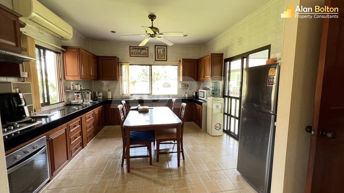 4 Bed 5 Bath in East Pattaya HS2117 photo 12
