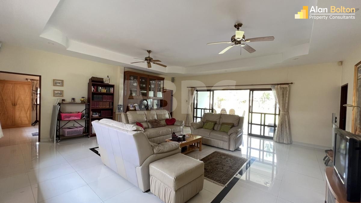 4 Bed 5 Bath in East Pattaya HS2117 photo 14