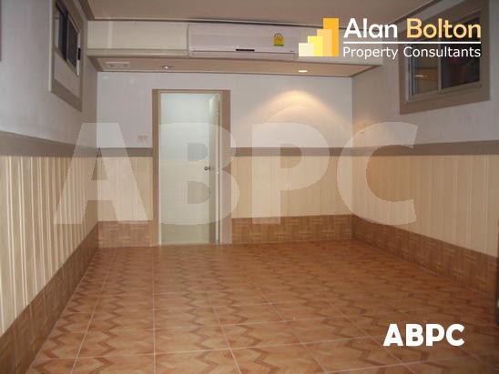 2 Bed - 3 Bath House in Central Pattaya photo 6