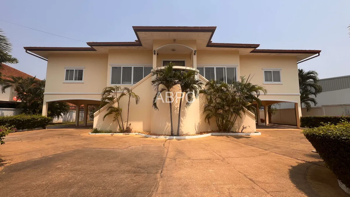 Large Plot 6 Bed 5 Bath Pool Villa In East Pattaya photo 11