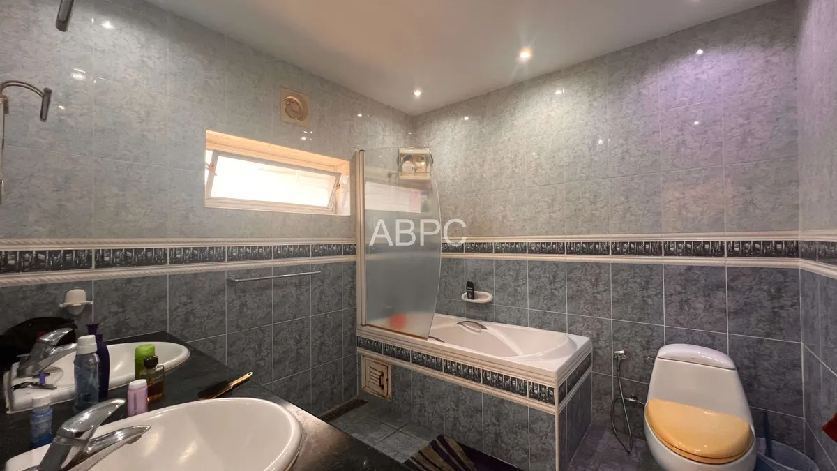 Large Plot 6 Bed 5 Bath Pool Villa In East Pattaya photo 15