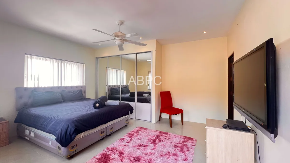 Large Plot 6 Bed 5 Bath Pool Villa In East Pattaya photo 18