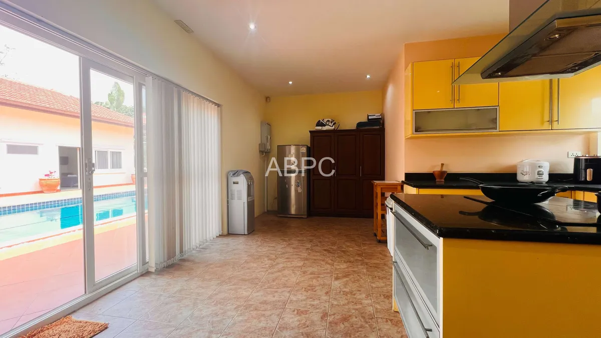 Large Plot 6 Bed 5 Bath Pool Villa In East Pattaya photo 21