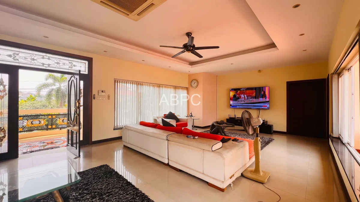 Large Plot 6 Bed 5 Bath Pool Villa In East Pattaya photo 5