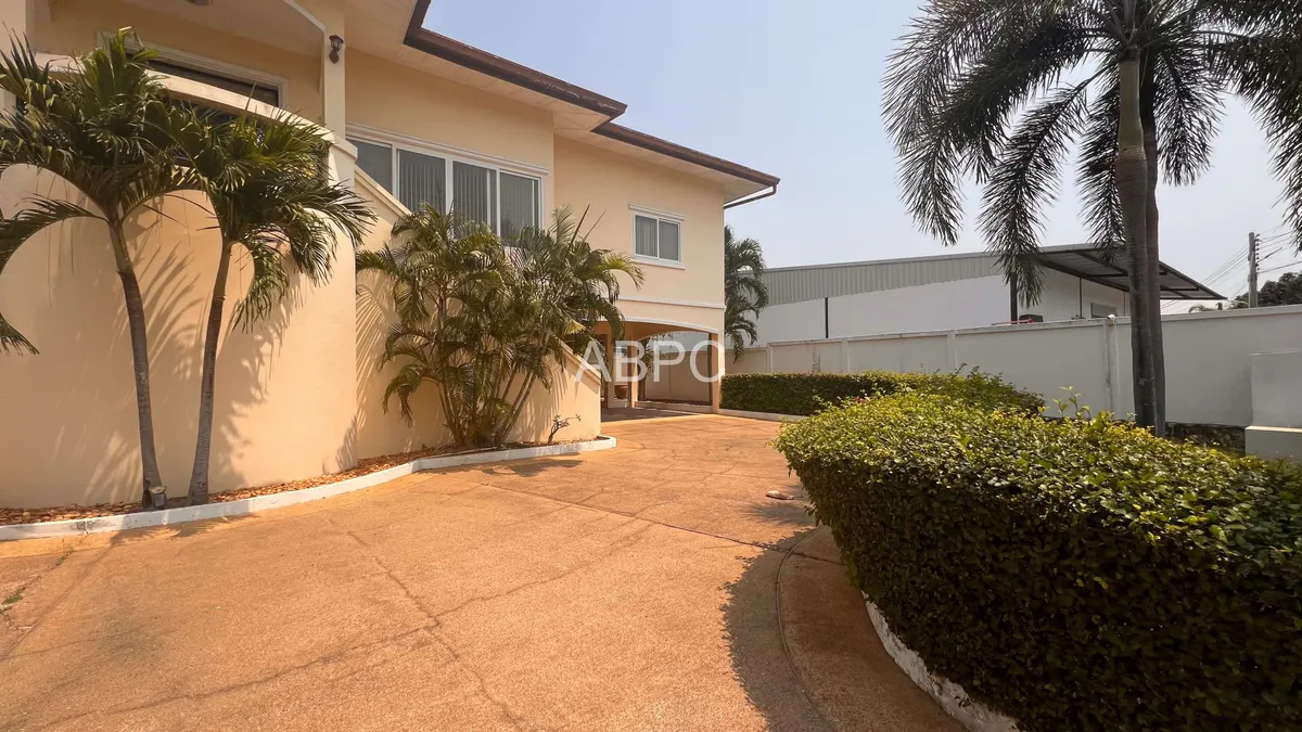 Large Plot 6 Bed 5 Bath Pool Villa In East Pattaya photo 9