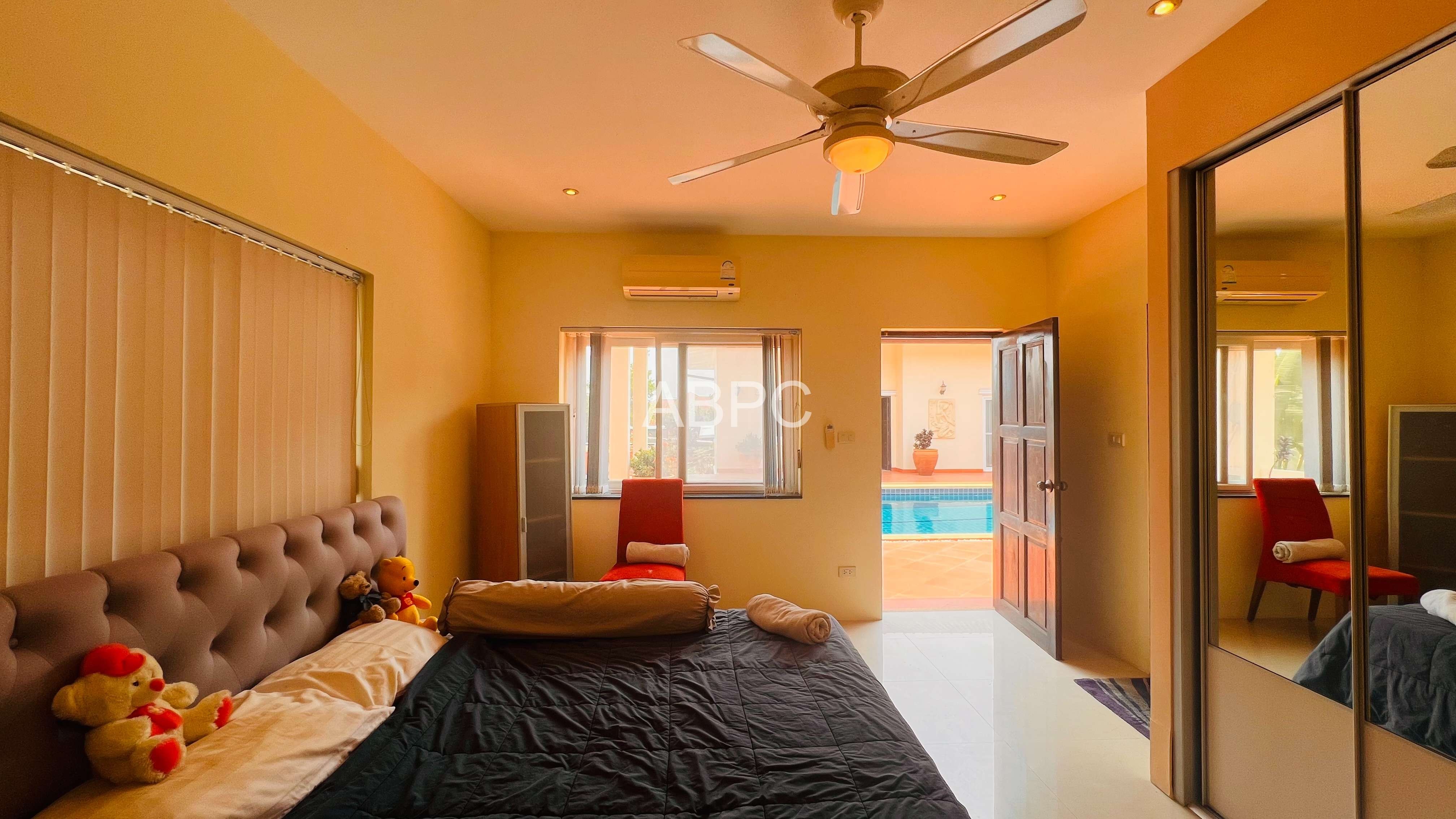 Large Plot 6 Bed 5 Bath Pool Villa In East Pattaya photo 8
