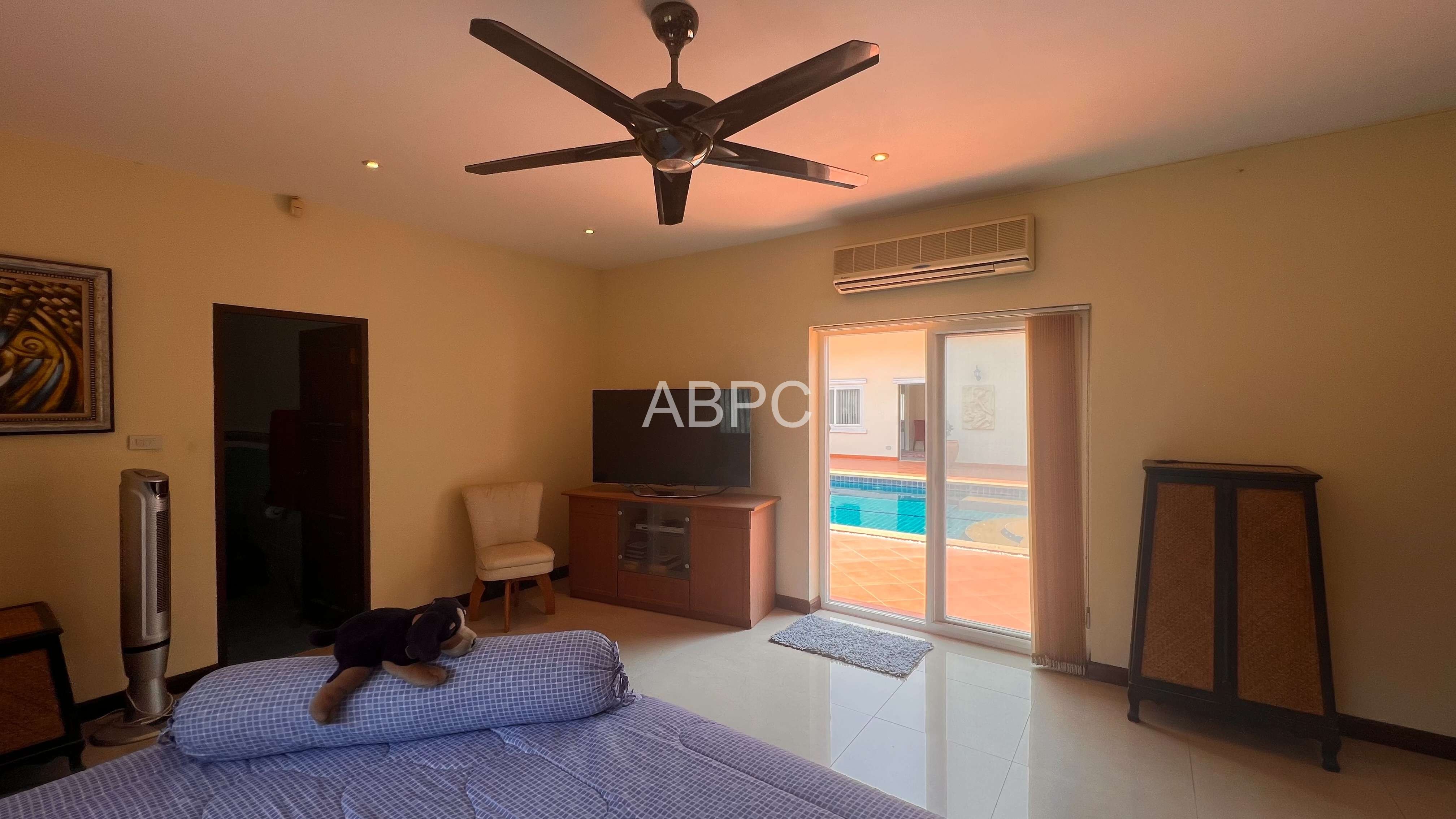 Large Plot 6 Bed 5 Bath Pool Villa In East Pattaya photo 12