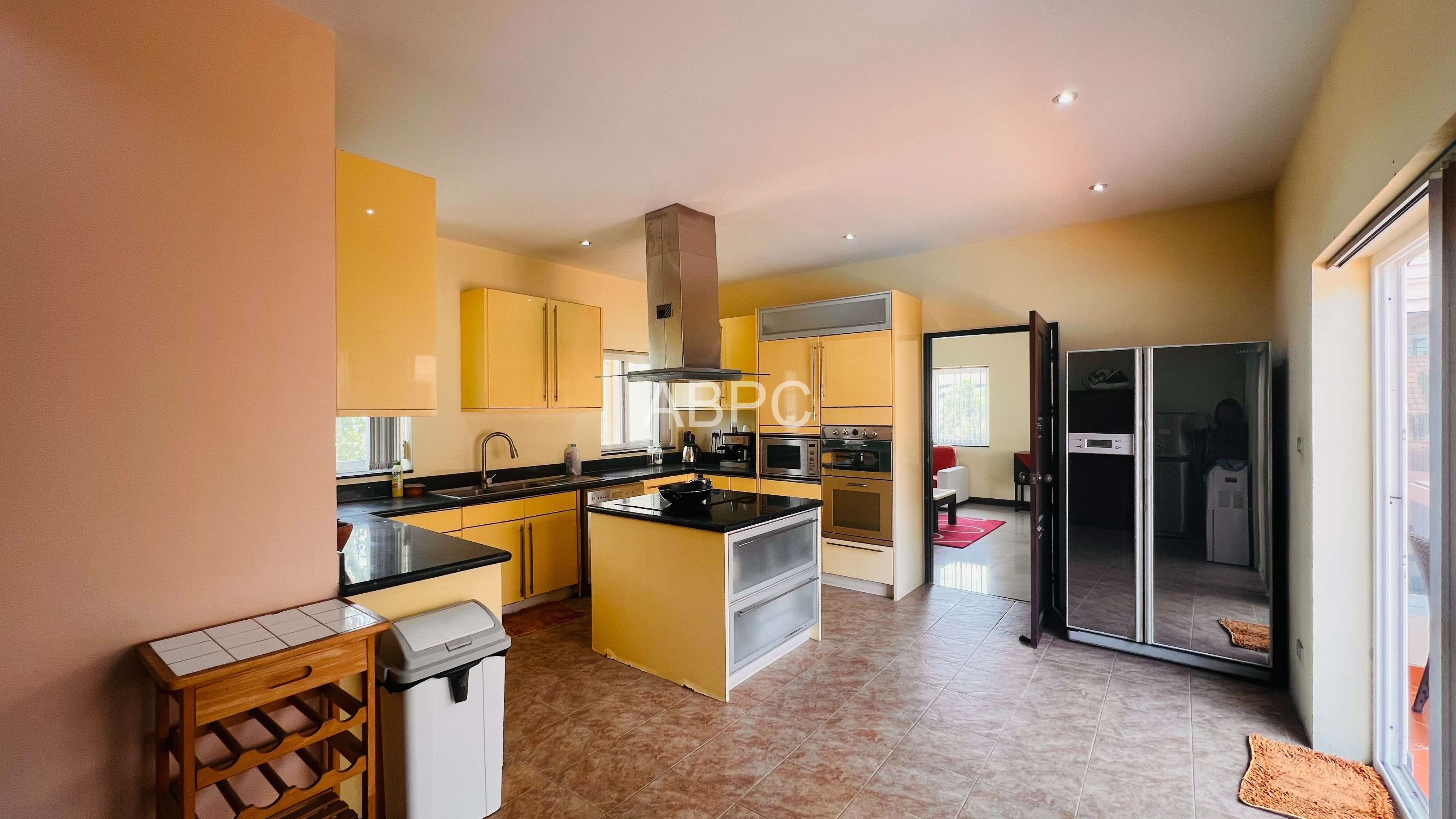 Large Plot 6 Bed 5 Bath Pool Villa In East Pattaya photo 6