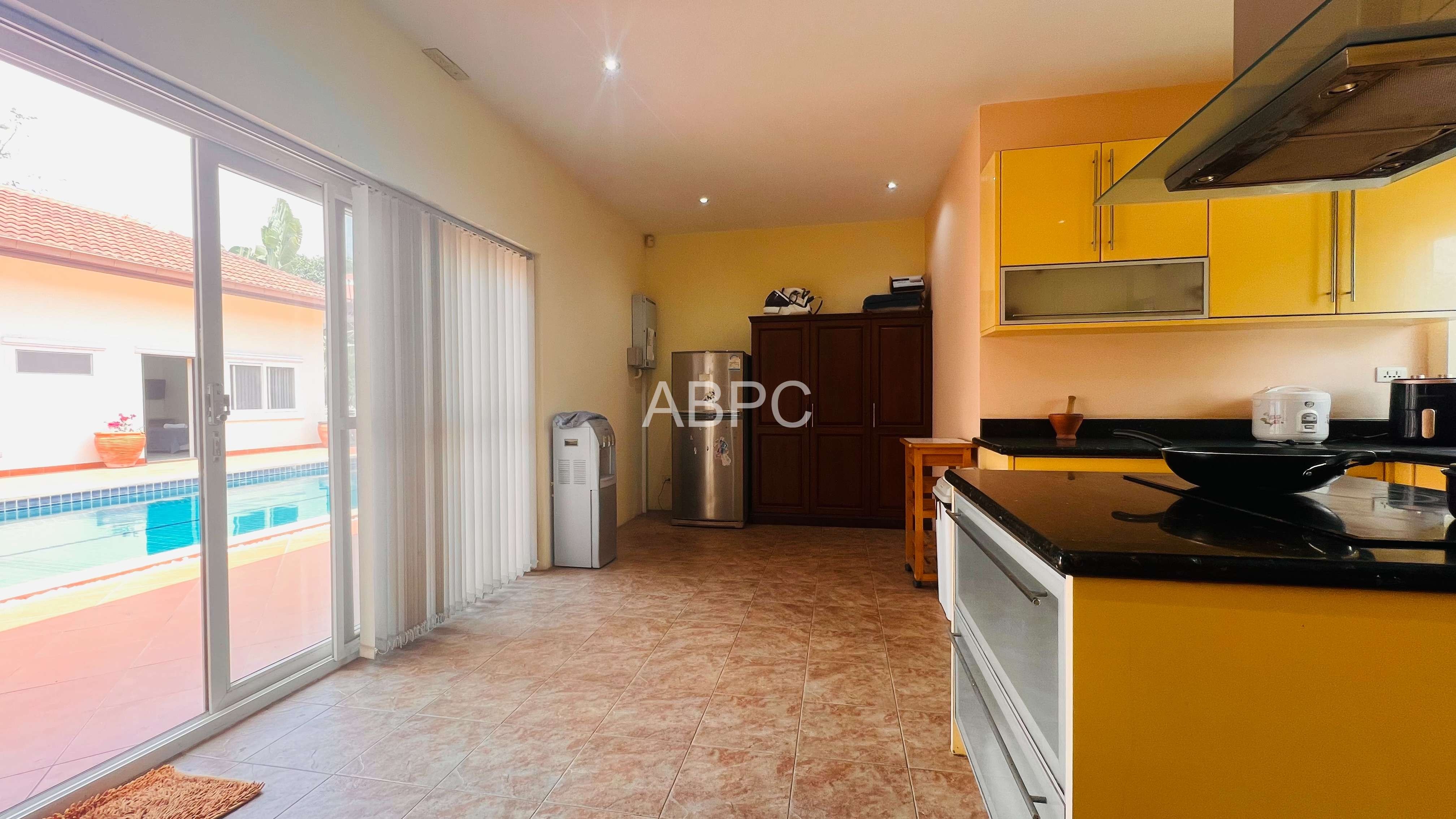 Large Plot 6 Bed 5 Bath Pool Villa In East Pattaya photo 21
