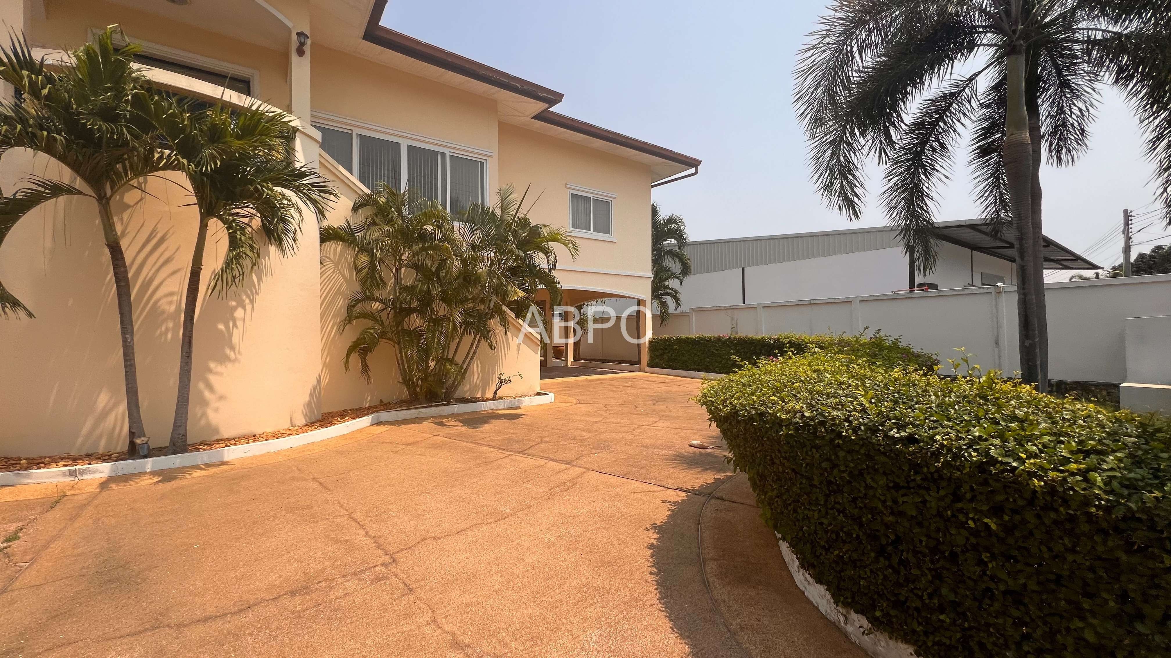 Large Plot 6 Bed 5 Bath Pool Villa In East Pattaya photo 9