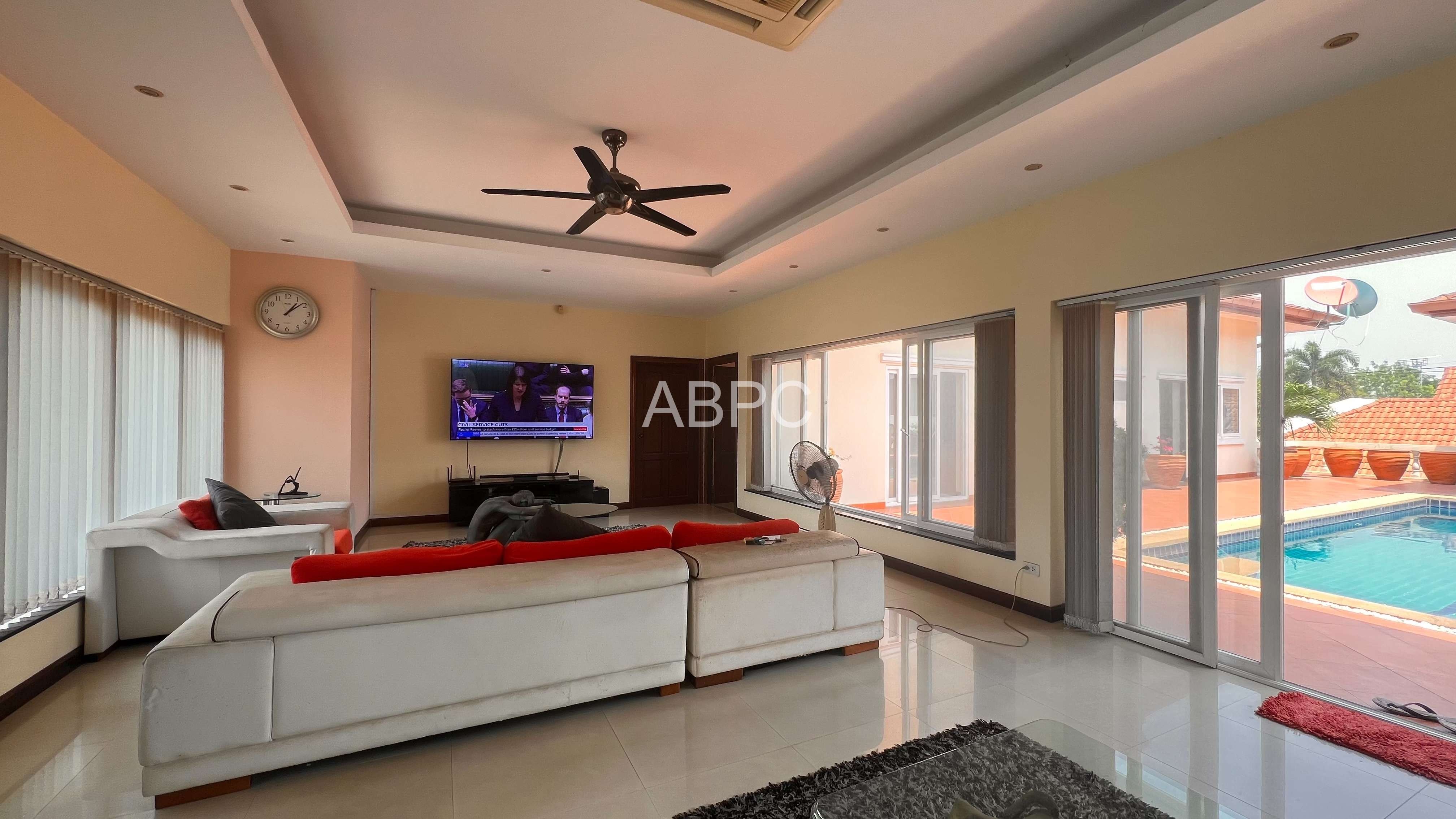 Large Plot 6 Bed 5 Bath Pool Villa In East Pattaya photo 16