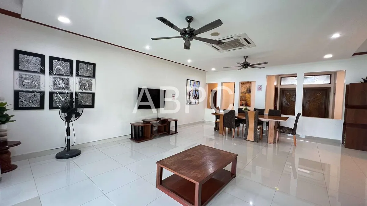 3 Bedrooms 3 Bathrooms in Huay Yai photo 2