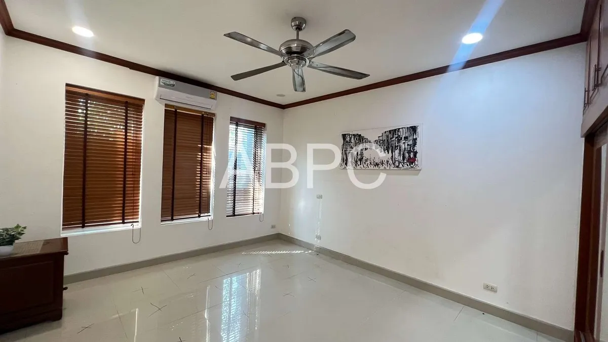 3 Bedrooms 3 Bathrooms in Huay Yai photo 3