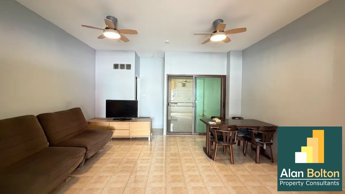 2 Bed 3 Bath Townhouse In North Pattaya photo 2