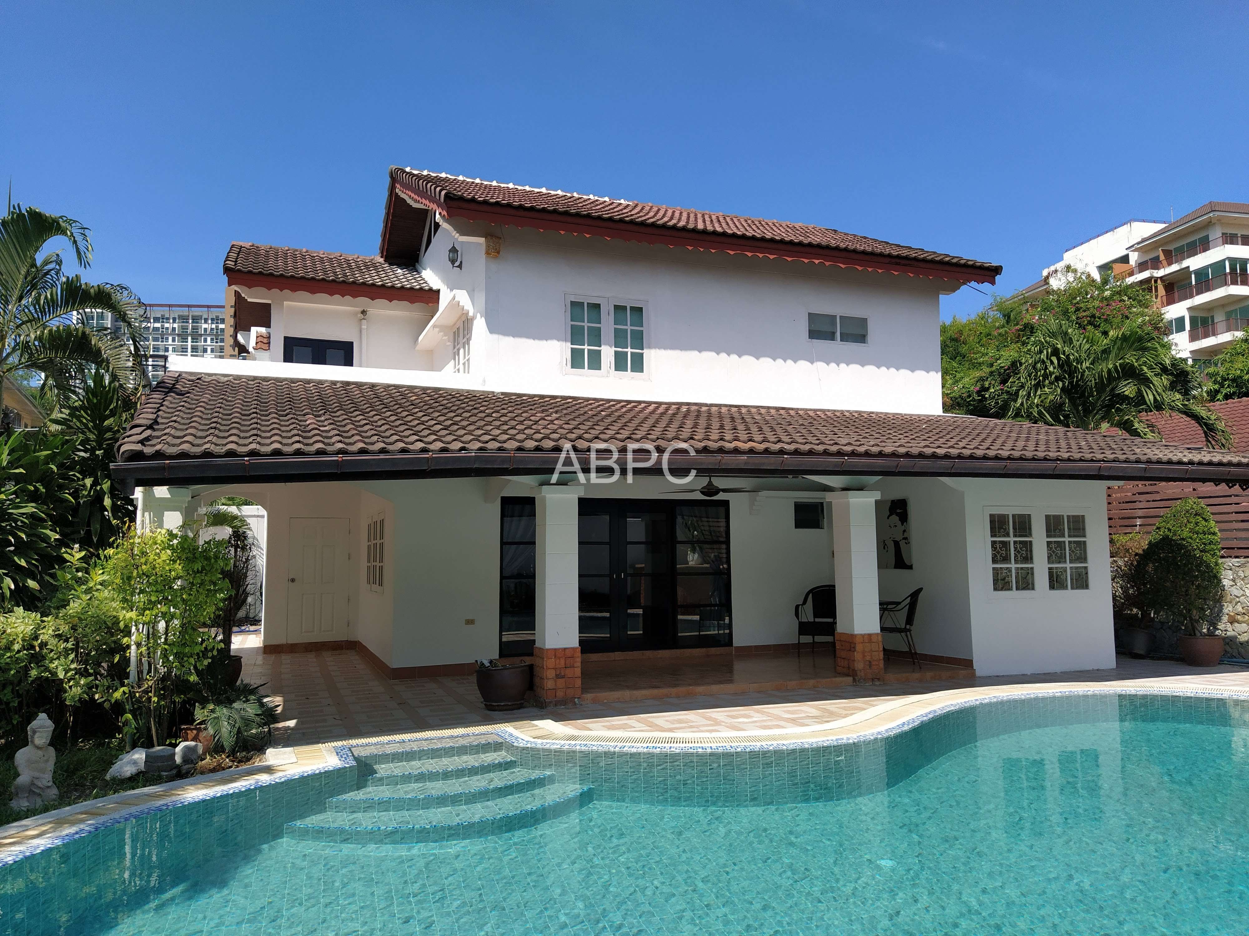 3 Bedrooms 3 Bathrooms in Pratumnak