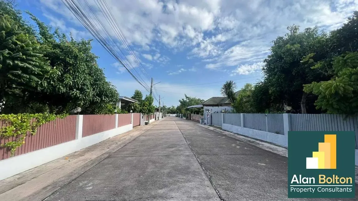 House for rent 4 Bedrooms 4 Bathrooms in East Pattaya photo 2