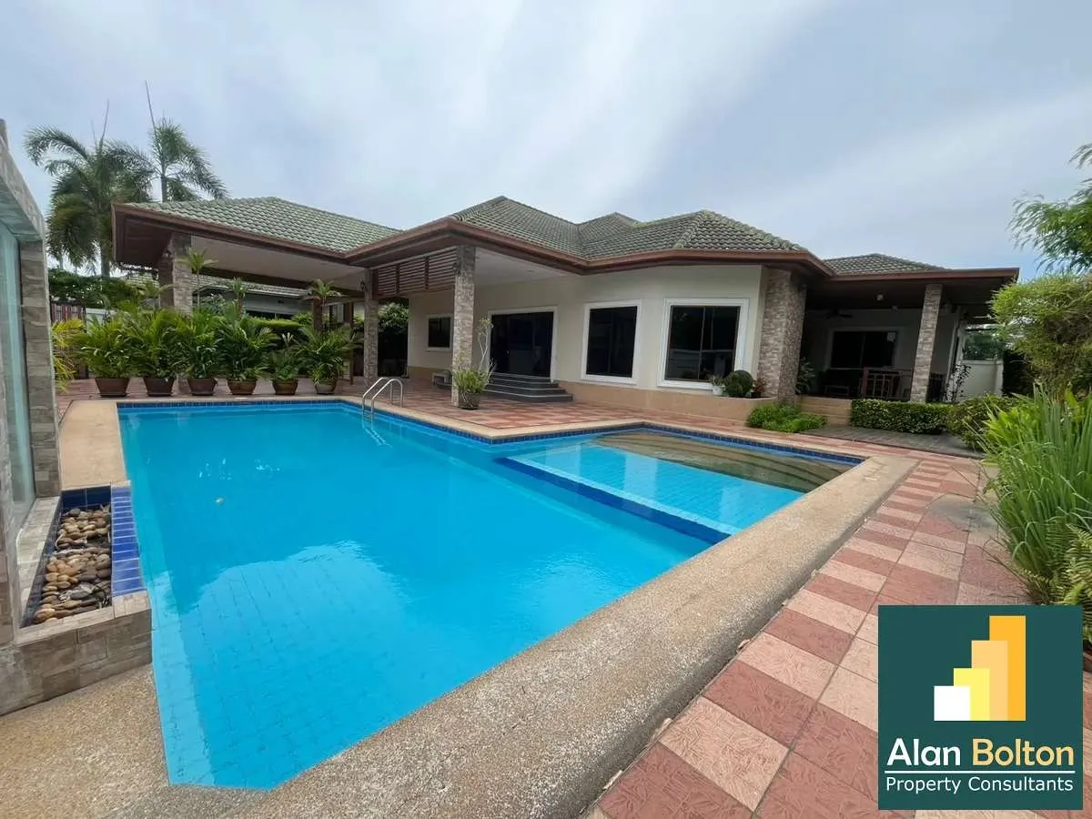 House for rent 4 Bedrooms 4 Bathrooms in East Pattaya photo 15