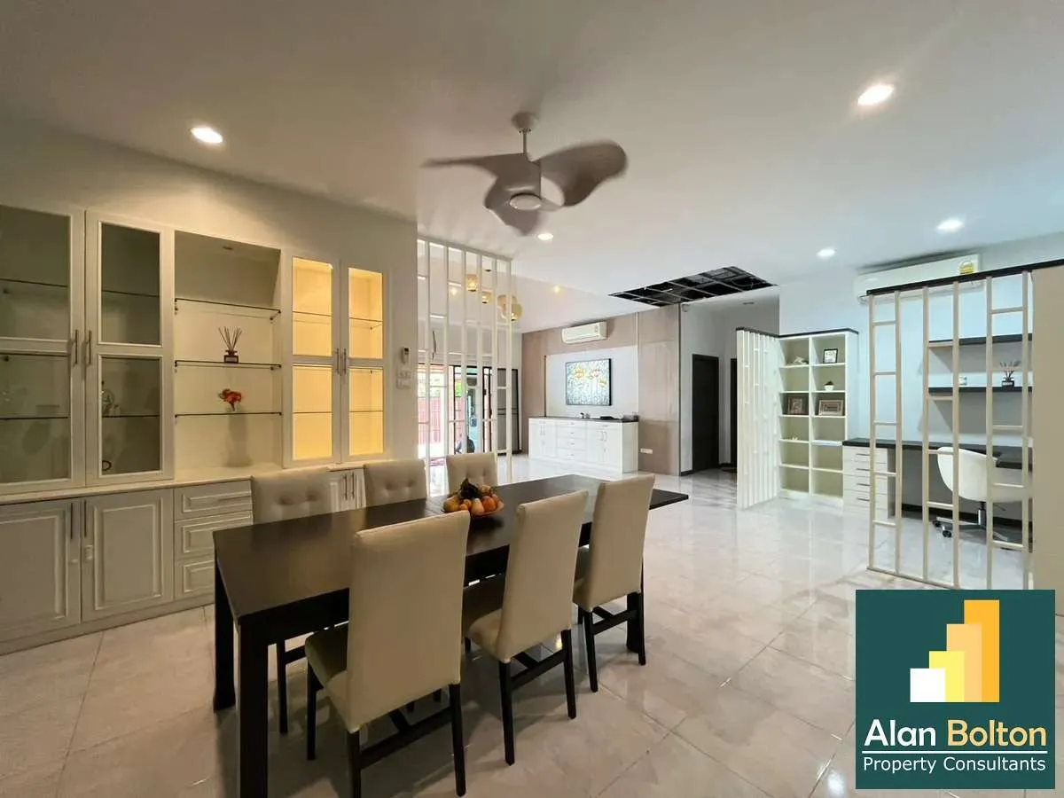 House for rent 4 Bedrooms 4 Bathrooms in East Pattaya photo 17