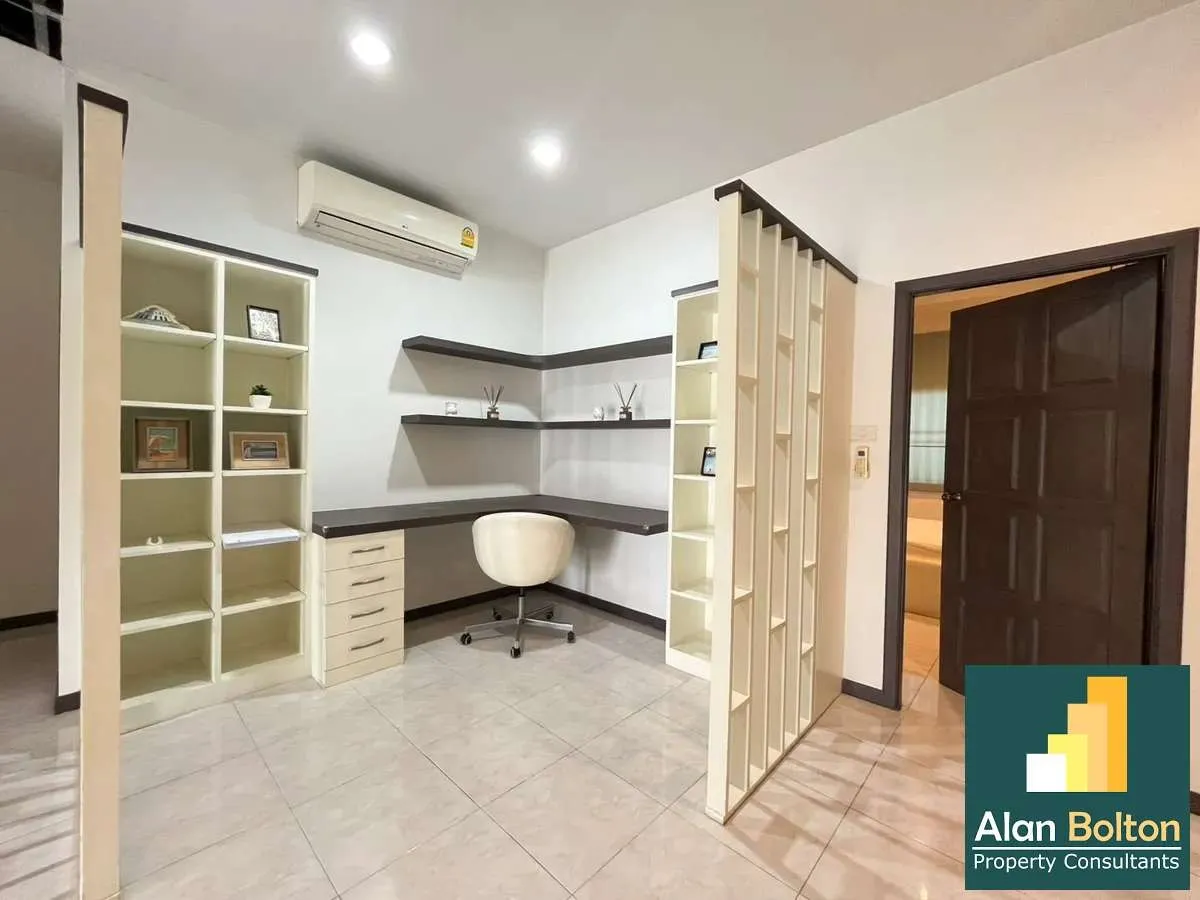 House for rent 4 Bedrooms 4 Bathrooms in East Pattaya photo 20