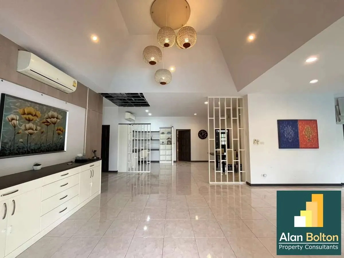 House for rent 4 Bedrooms 4 Bathrooms in East Pattaya photo 5