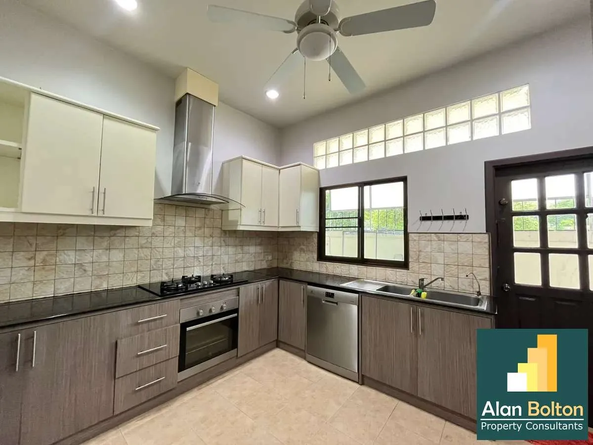 House for rent 4 Bedrooms 4 Bathrooms in East Pattaya photo 6