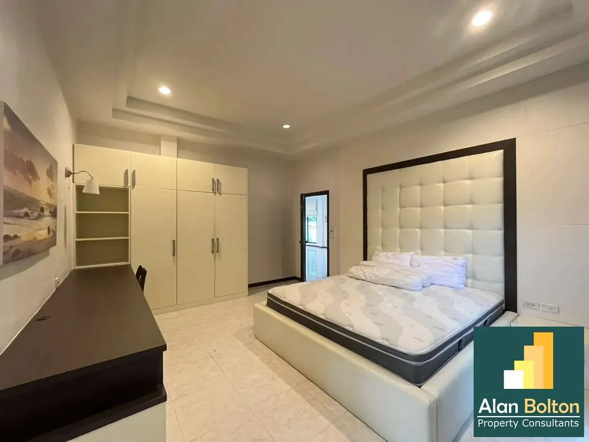 House for rent 4 Bedrooms 4 Bathrooms in East Pattaya photo 8